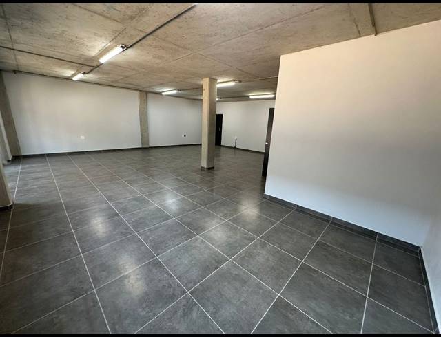 1,300M² WAREHOUSE TO LET IN LANSERIA